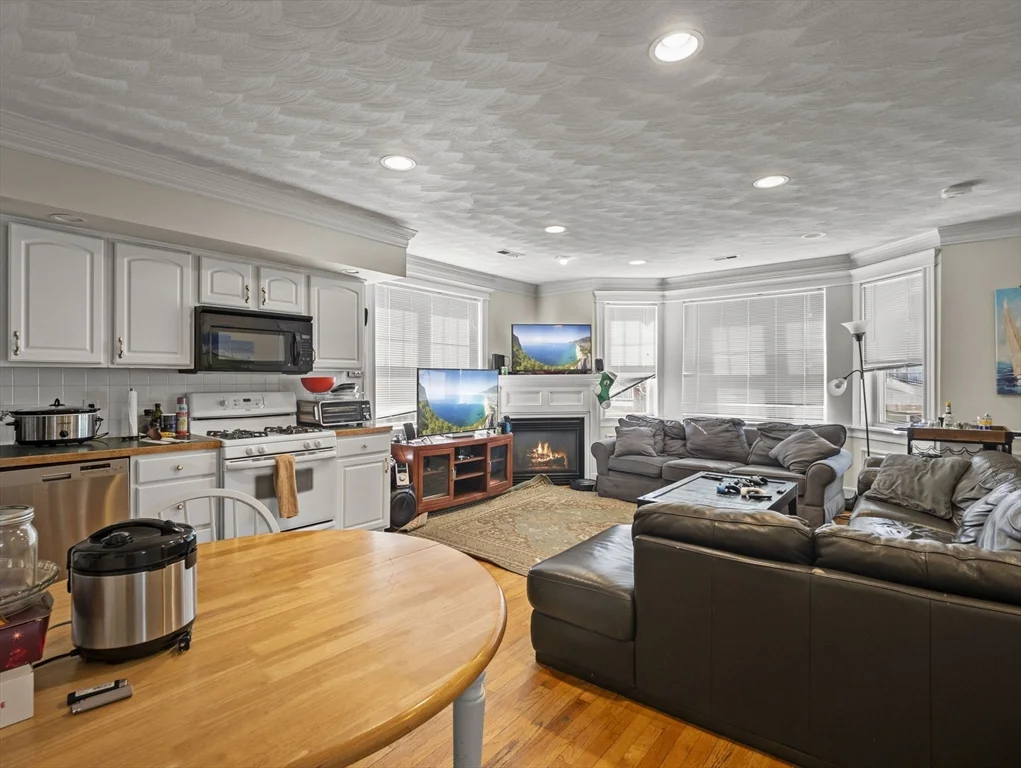 3 bed, 1 bath apartment for rent at 145 Murdock Unit 2, Brighton — photo 6 of 29