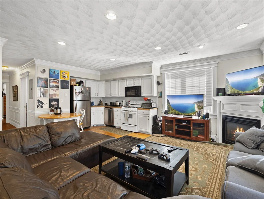 3 bed, 1 bath apartment for rent at 145 Murdock Unit 2, Brighton — photo 2 of 29