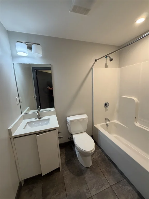 2 bed, 2 bath apartment for rent at 145 Newbury Ave Unit 11, Quincy — photo 4 of 9