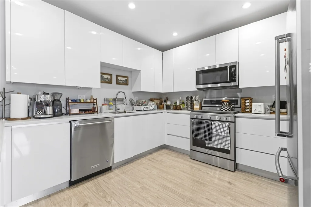 2 bed, 2 bath apartment for rent at 145 Newbury Ave Unit 15, Quincy — photo 6 of 19