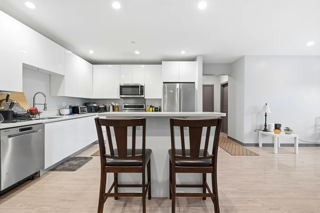2 bed, 2 bath apartment for rent at 145 Newbury Ave Unit 2, Quincy — photo 4 of 18