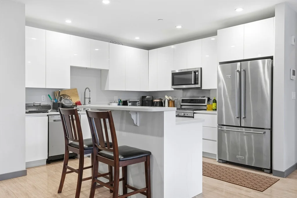 2 bed, 2 bath apartment for rent at 145 Newbury Ave Unit 2, Quincy — photo 3 of 18