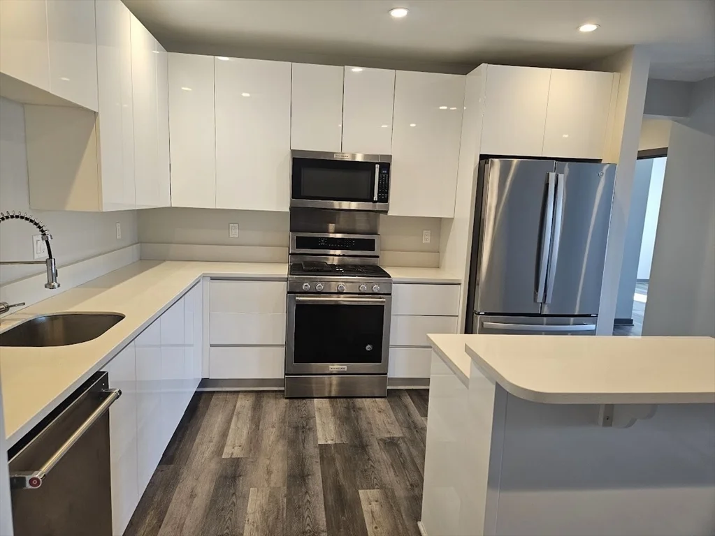 2 bed, 2 bath apartment for rent at 145 Newbury Ave Unit 8, Quincy — photo 3 of 18