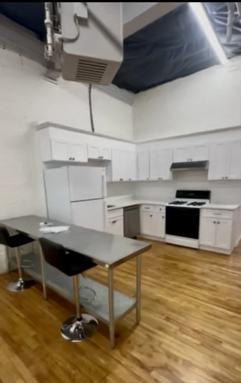 1 bed, 1 bath apartment for rent at 145 Pearl St Unit 03, Boston Downtown — photo 4 of 14