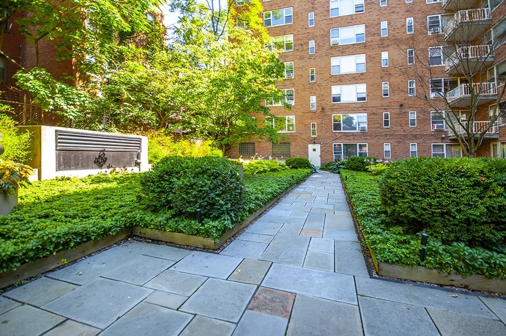Studio bed, 1 bath apartment for rent at 145 Pinckney St Unit 117, Beacon Hill — photo 2 of 11