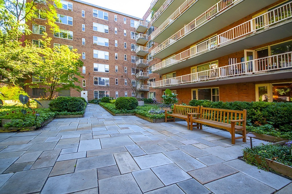 Studio bed, 1 bath apartment for rent at 145 Pinckney St Unit 117, Beacon Hill — photo 4 of 11