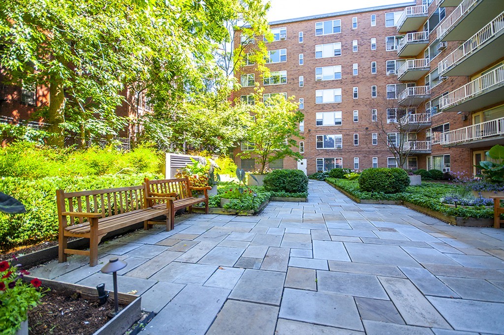 Studio bed, 1 bath apartment for rent at 145 Pinckney St Unit 117, Beacon Hill — photo 5 of 11