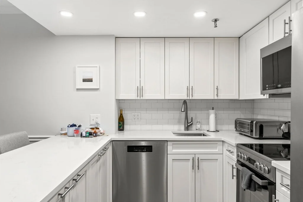 1 bed, 1 bath apartment for rent at 145 Pinckney St Unit 323, Beacon Hill — photo 6 of 24