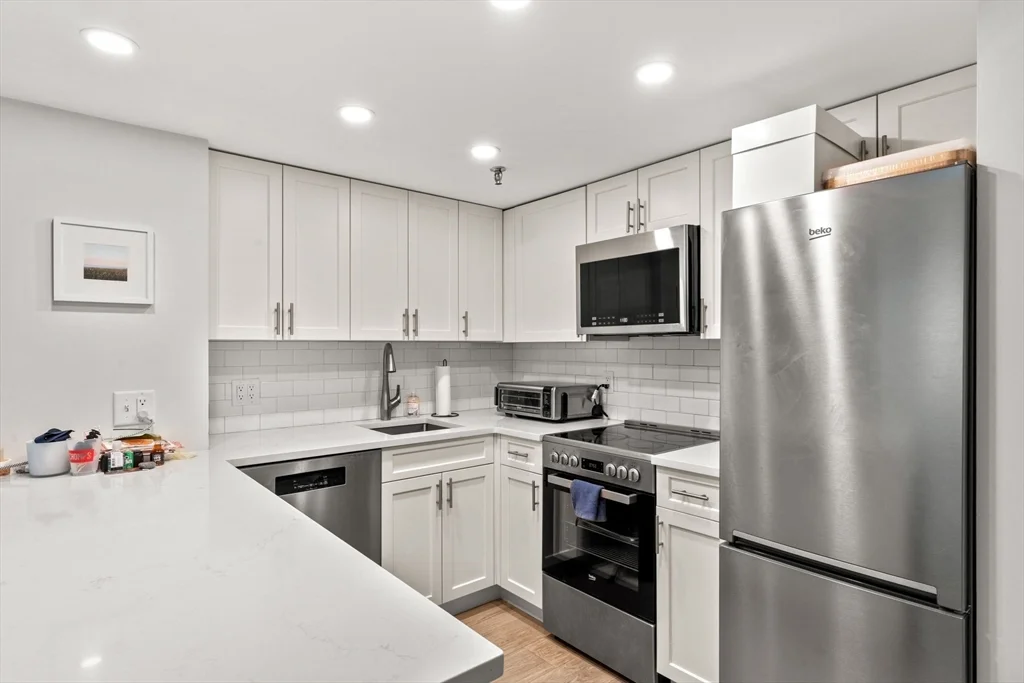 1 bed, 1 bath apartment for rent at 145 Pinckney St Unit 323, Beacon Hill — photo 8 of 24
