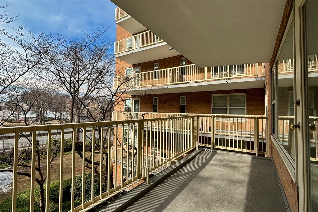 Studio bed, 1 bath apartment for rent at 145 Pinckney St Unit 327, Beacon Hill — photo 4 of 18