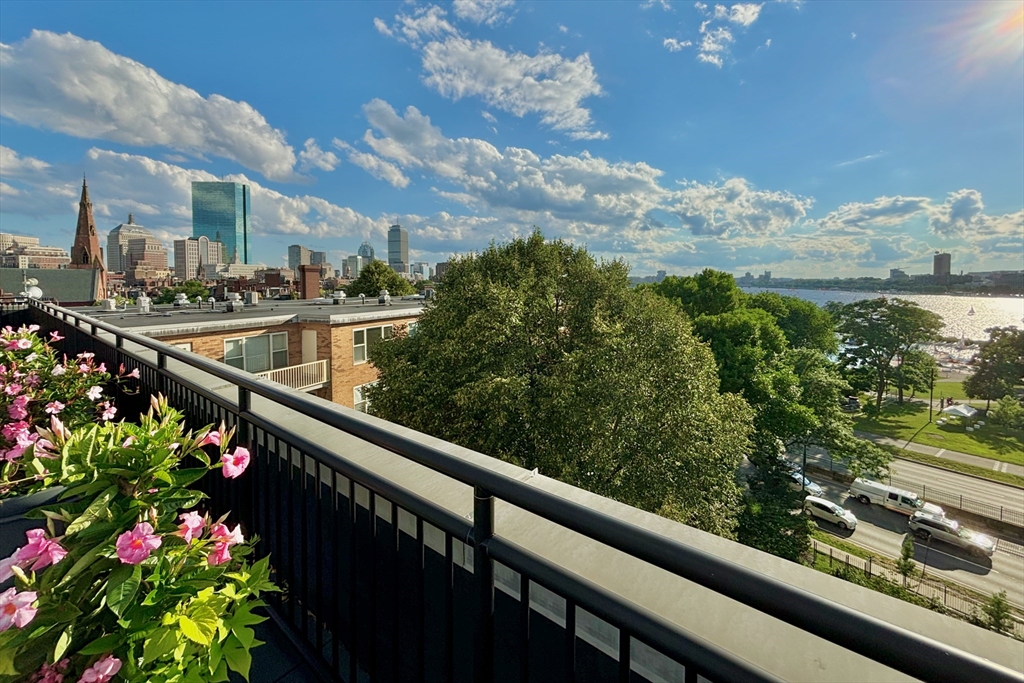 Studio bed, 1 bath apartment for rent at 145 Pinckney St Unit 327, Beacon Hill — photo 14 of 18