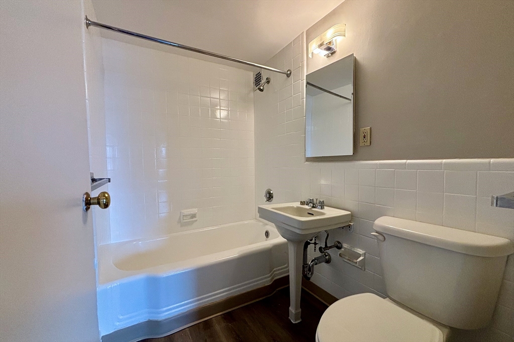 Studio bed, 1 bath apartment for rent at 145 Pinckney St Unit 327, Beacon Hill — photo 9 of 18