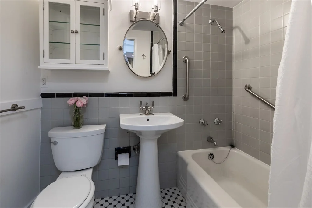1 bed, 1 bath apartment for rent at 145 Pinckney St Unit 404, Beacon Hill — photo 5 of 10