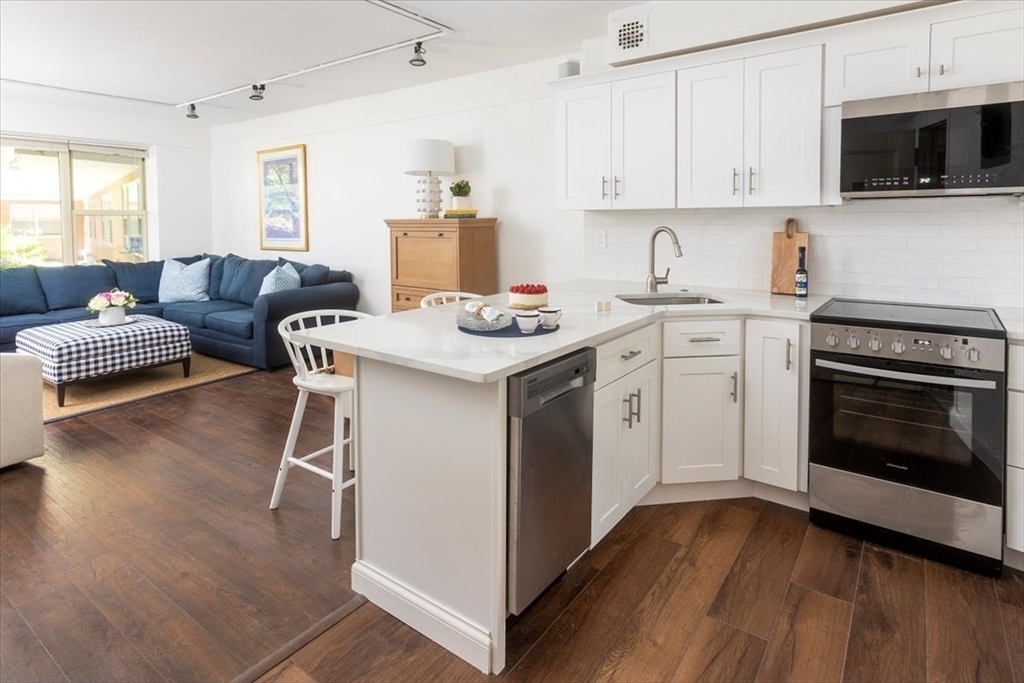 1 bed, 1 bath apartment for rent at 145 Pinckney Unit 102, Beacon Hill