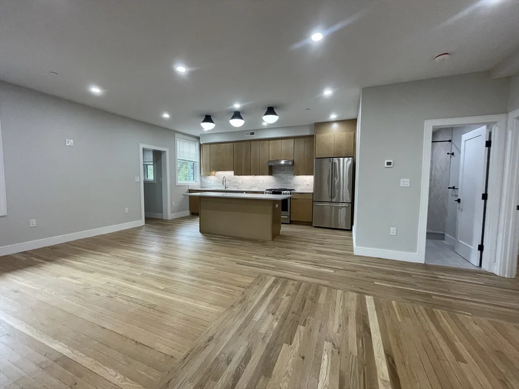 4 bed, 2 bath apartment for rent at 145 Sutherland Rd Unit Unit 2, Brighton — photo 6 of 14