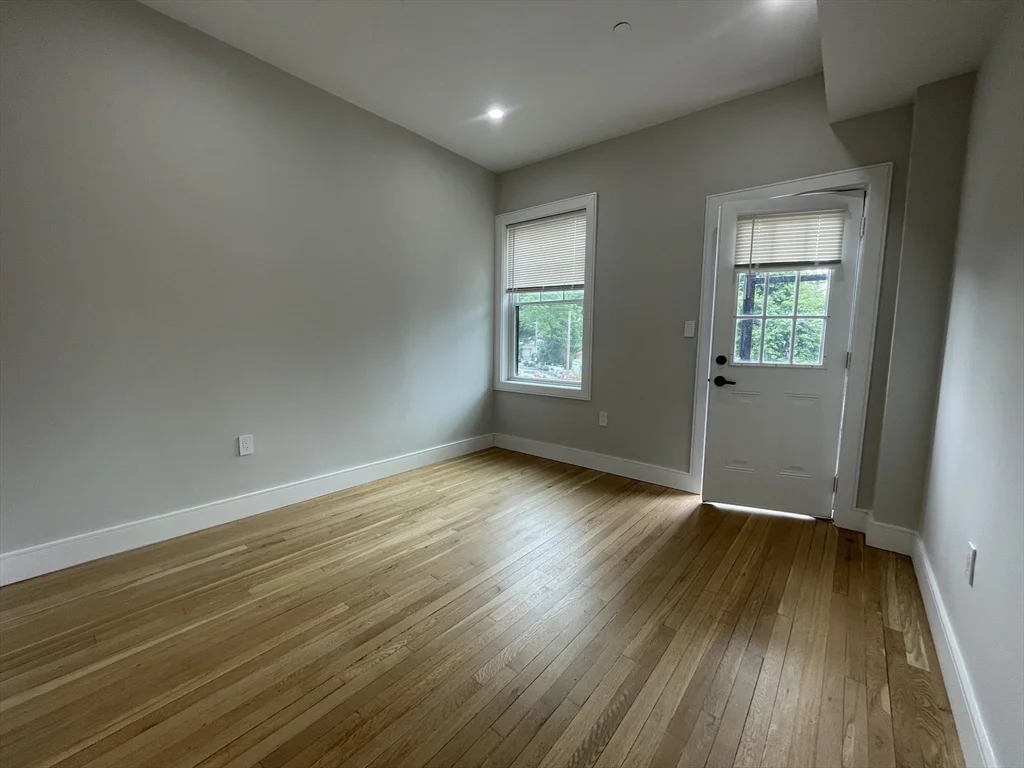 4 bed, 2 bath apartment for rent at 145 Sutherland Rd Unit Unit 2, Brighton — photo 13 of 14