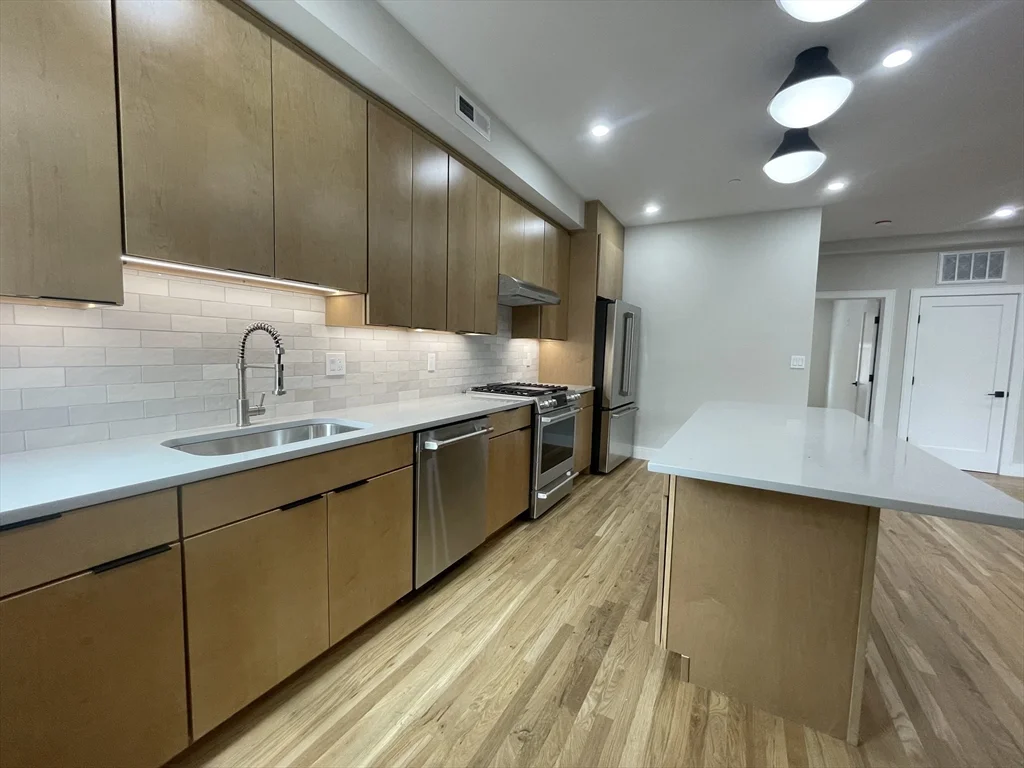 4 bed, 2 bath apartment for rent at 145 Sutherland Rd Unit Unit 2, Brighton — photo 3 of 14