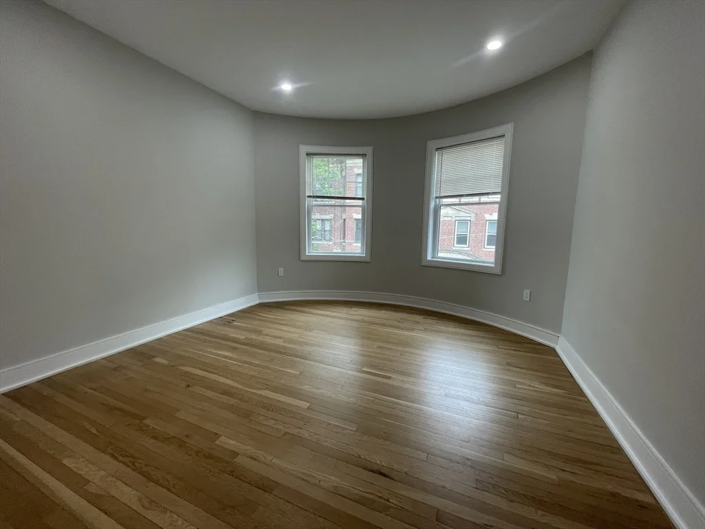 4 bed, 2 bath apartment for rent at 145 Sutherland Rd Unit Unit 2, Brighton — photo 10 of 14