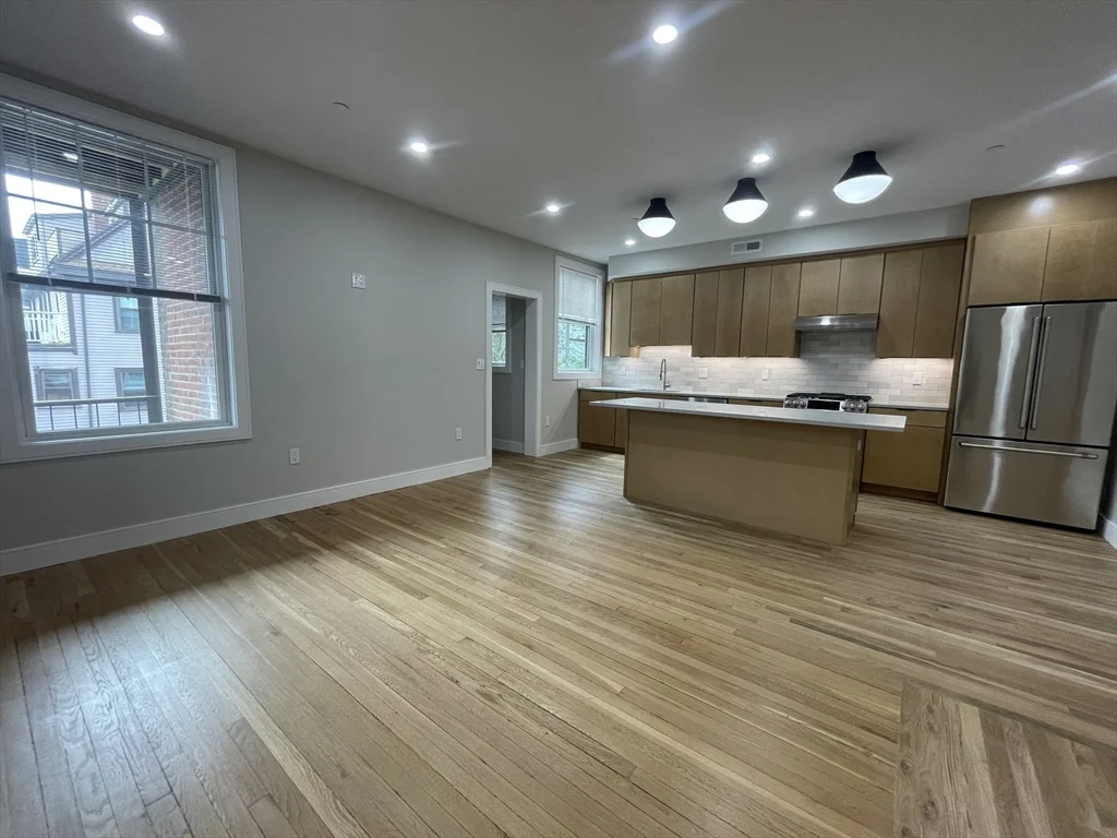4 bed, 2 bath apartment for rent at 145 Sutherland Rd Unit Unit 2, Brighton — photo 2 of 14