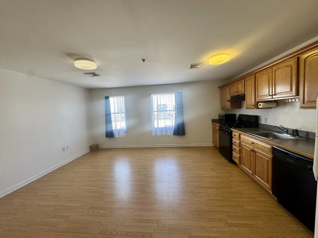 2 bed, 1 bath apartment for rent at 145 Union St Unit 8, Center — photo 8 of 19
