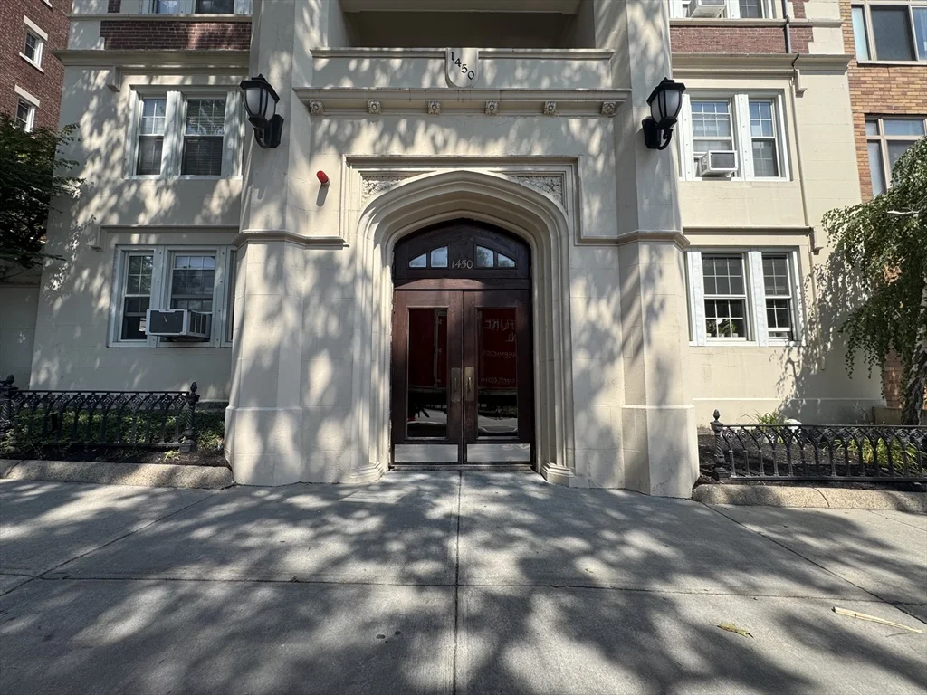 1 bed, 1 bath apartment for rent at 1450-1454 Beacon St Unit 402, Coolidge Corner — photo 7 of 8