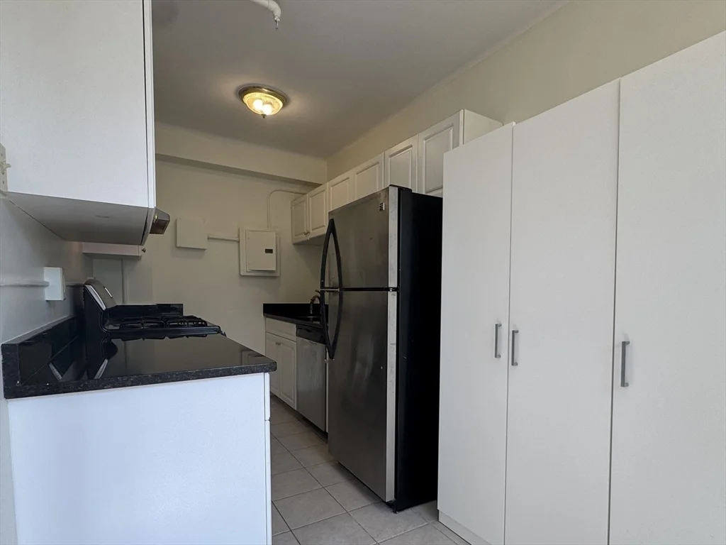 1 bed, 1 bath apartment for rent at 1450-1454 Beacon St Unit 402, Coolidge Corner — photo 2 of 8