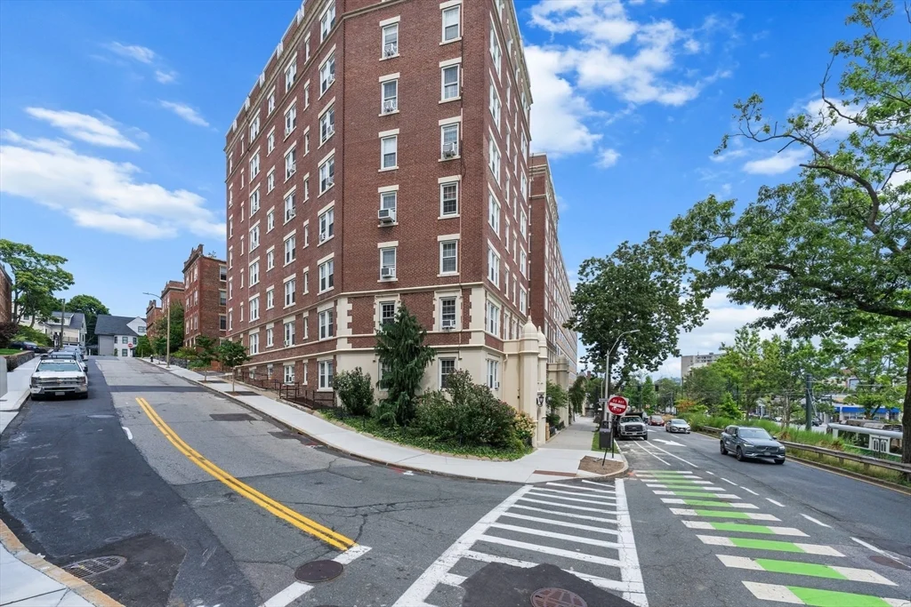 2 bed, 1 bath apartment for rent at 1450-1454 Beacon St Unit 643, Brookline — photo 2 of 28