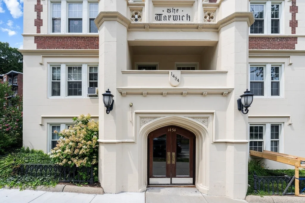 2 bed, 1 bath apartment for rent at 1450-1454 Beacon St Unit 643, Brookline — photo 3 of 28