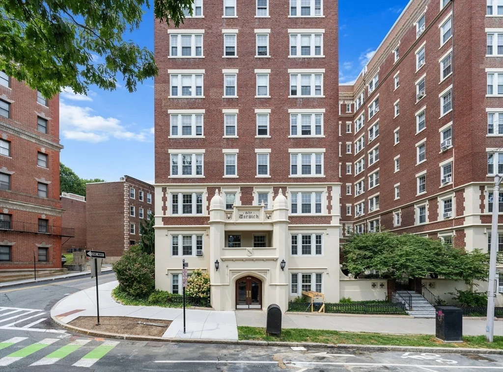 2 bed, 1 bath apartment for rent at 1450-1454 Beacon St Unit 643, Brookline — photo 1 of 28