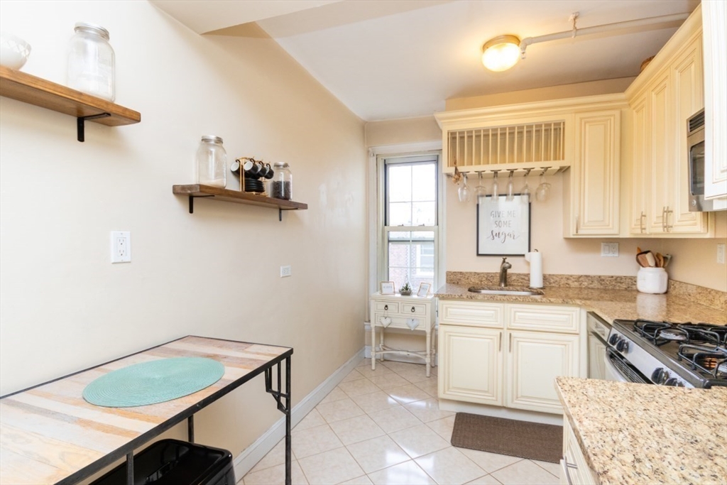 1 bed, 1 bath apartment for rent at 1450 Beacon St Unit 603, Brookline — photo 3 of 23