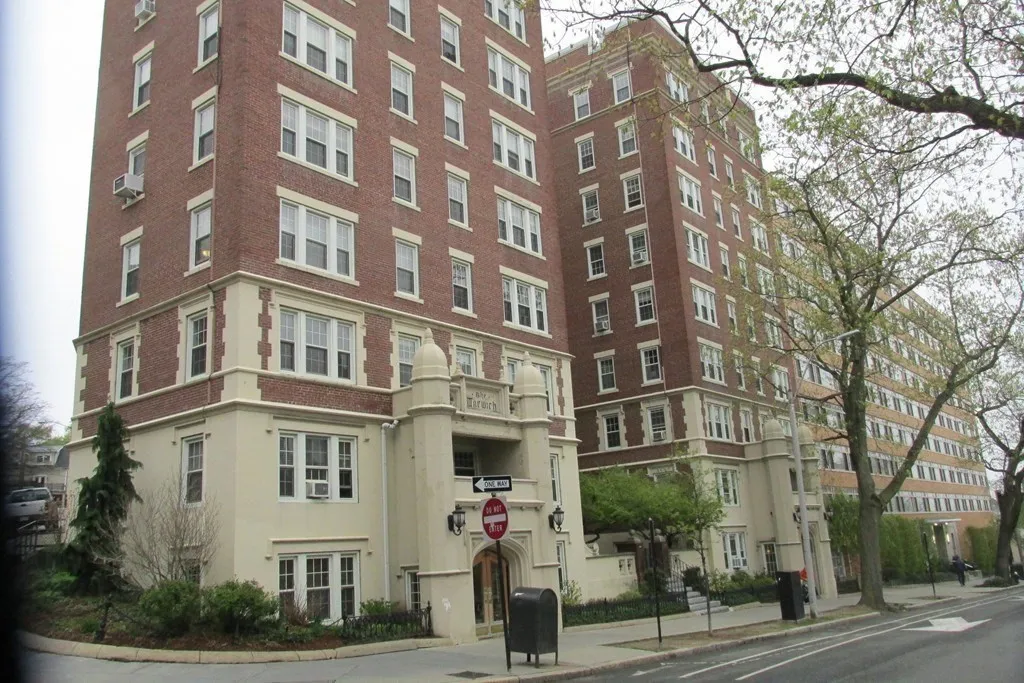 2 bed, 1 bath apartment for rent at 1450 Beacon Unit 401, Coolidge Corner — photo 2 of 20