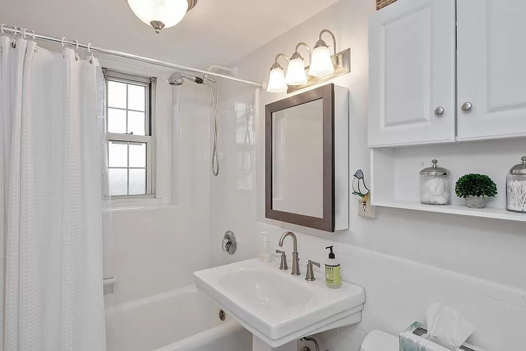1 bed, 1 bath apartment for rent at 1450 Beacon Unit 703, Coolidge Corner — photo 10 of 12