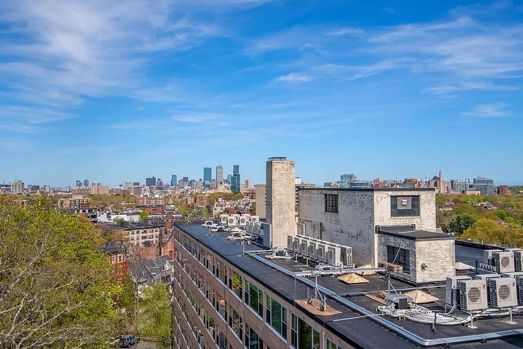 1 bed, 1 bath apartment for rent at 1450 Beacon Unit 703, Coolidge Corner — photo 4 of 12
