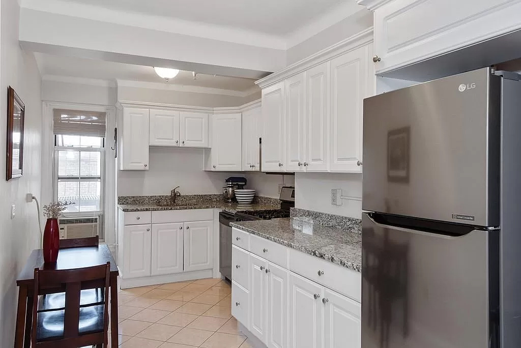 1 bed, 1 bath apartment for rent at 1450 Beacon Unit 703, Coolidge Corner