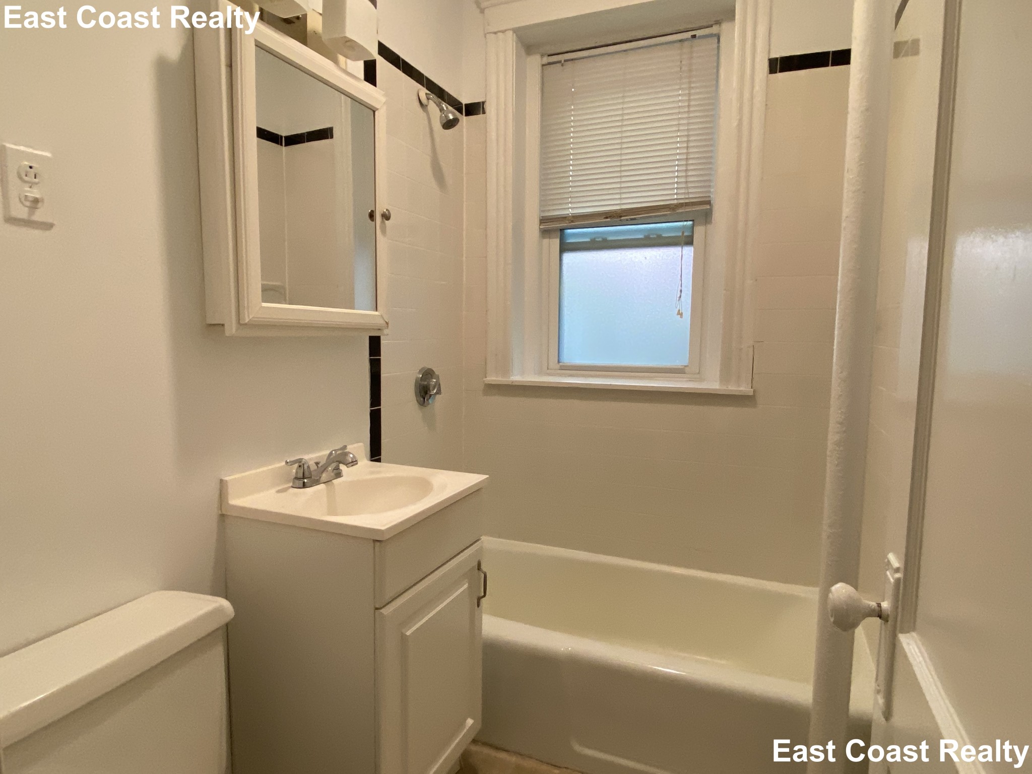 1 split bed, 1 bath apartment for rent at 1450 Commonwealth Ave Unit 3, Brighton — photo 3 of 12