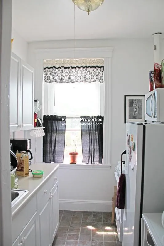 1 bed, 1 bath apartment for rent at 1450 Commonwealth Ave Unit 35P, Brighton — photo 4 of 8