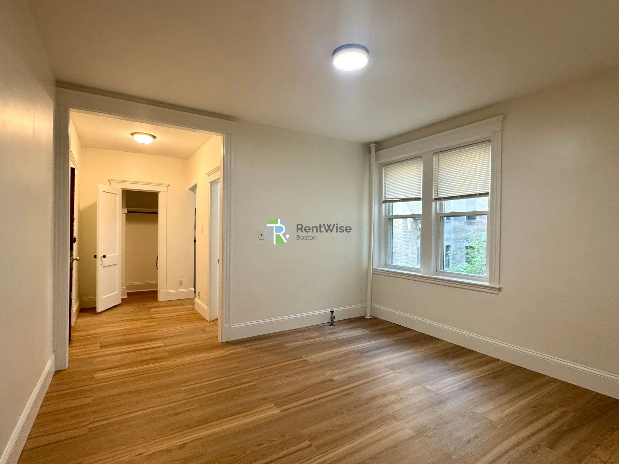 Studio bed, 1 bath apartment for rent at 1450 Commonwealth Ave Unit 5, Brighton — photo 3 of 17