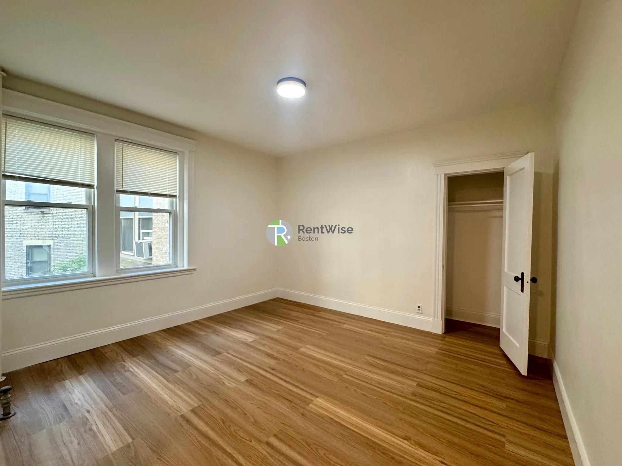 Studio bed, 1 bath apartment for rent at 1450 Commonwealth Ave Unit 5, Brighton — photo 2 of 17