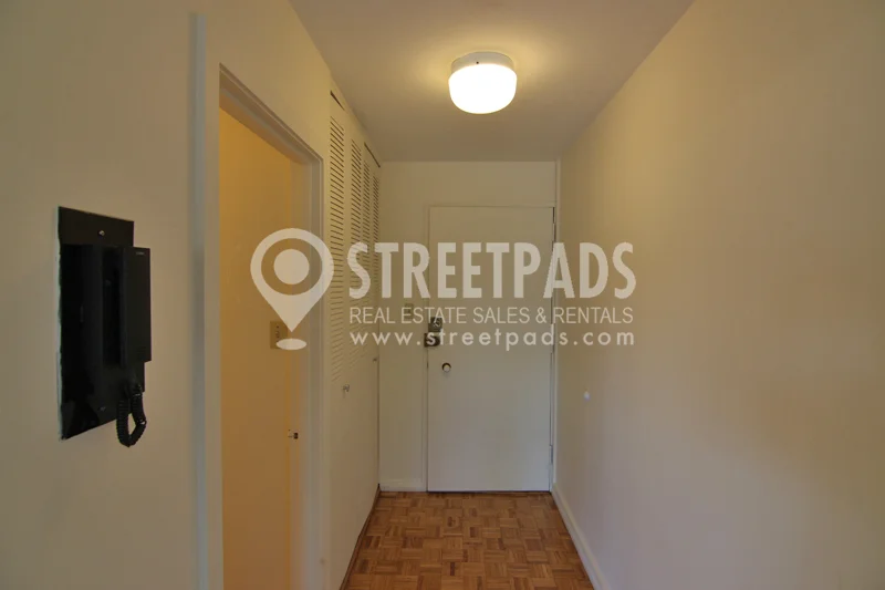 Studio bed, 1 bath apartment for rent at 1455 Commonwealth Ave Unit 702, Brighton — photo 5 of 20