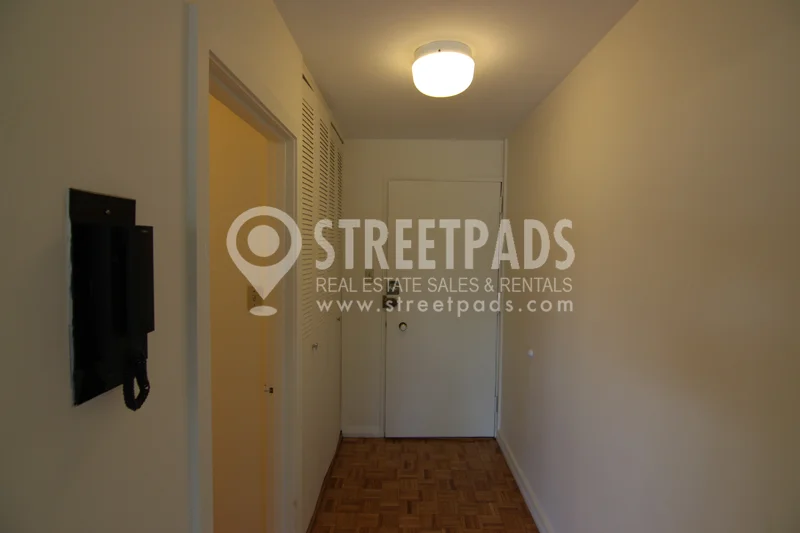 Studio bed, 1 bath apartment for rent at 1455 Commonwealth Ave Unit 702, Brighton — photo 6 of 20