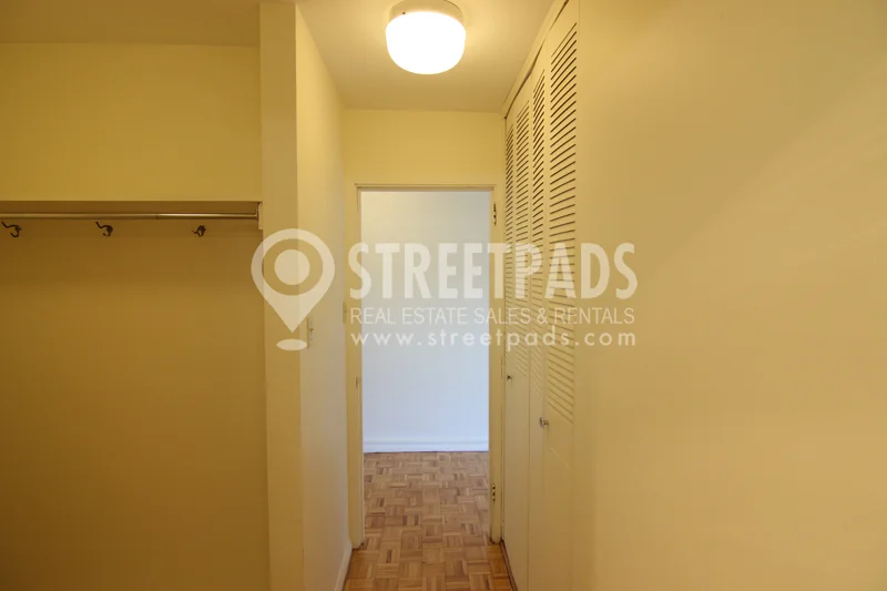 Studio bed, 1 bath apartment for rent at 1455 Commonwealth Ave Unit 702, Brighton — photo 4 of 20
