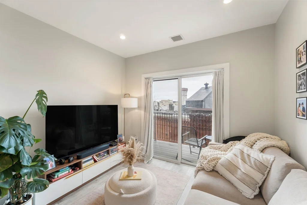 1 bed, 1 bath apartment for rent at 1457 Tremont St Unit 401, Mission Hill — photo 4 of 40
