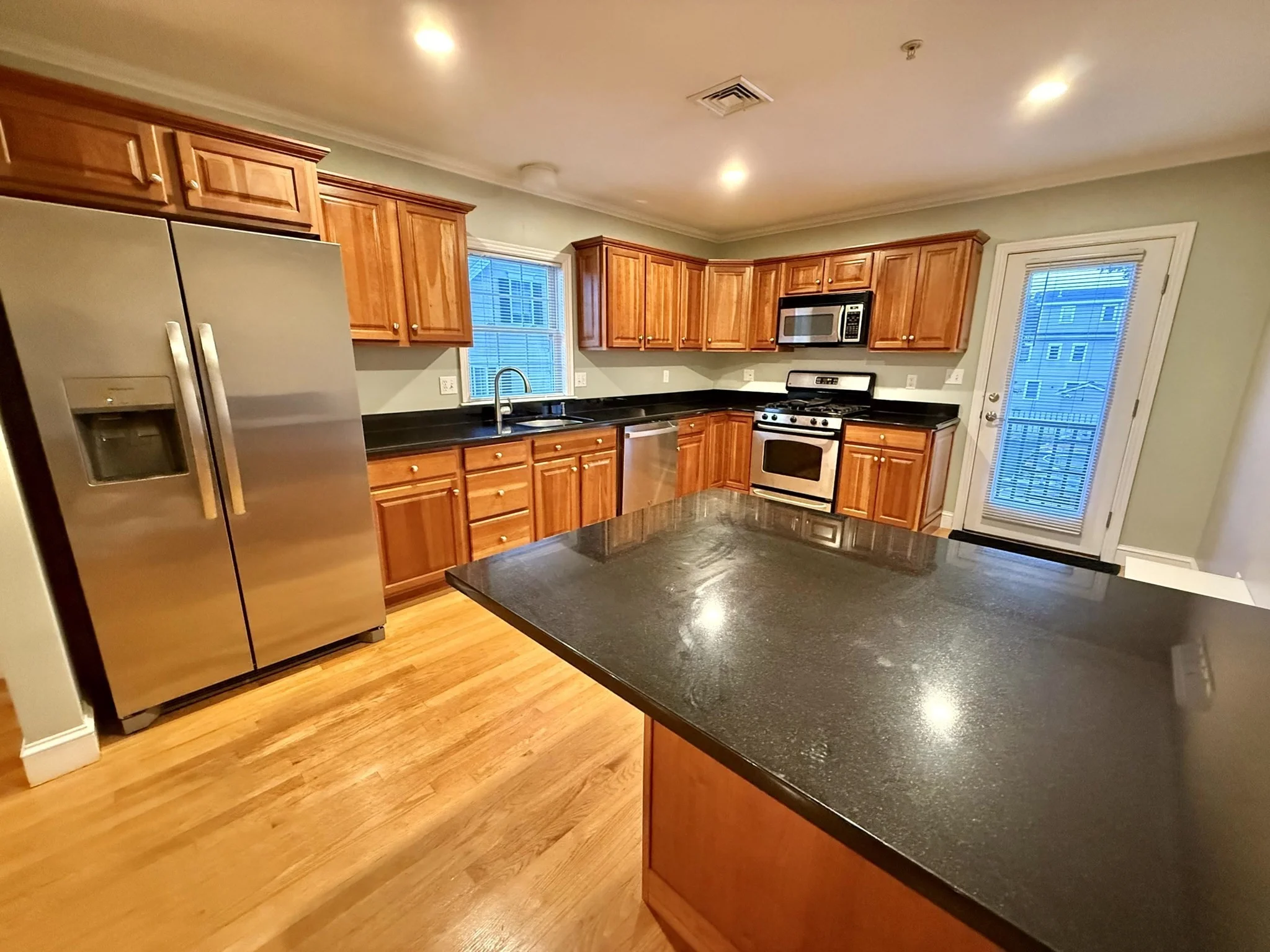 2 bed, 1 bath apartment for rent at 146 Adams St Unit 2, Waltham — photo 5 of 28
