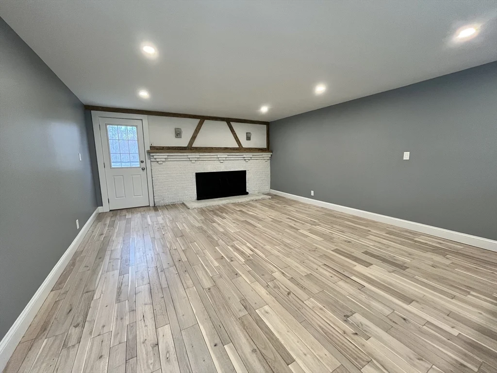 3 bed, 2 bath apartment for rent at 146 Allen Rd Unit 1, North Easton — photo 3 of 12
