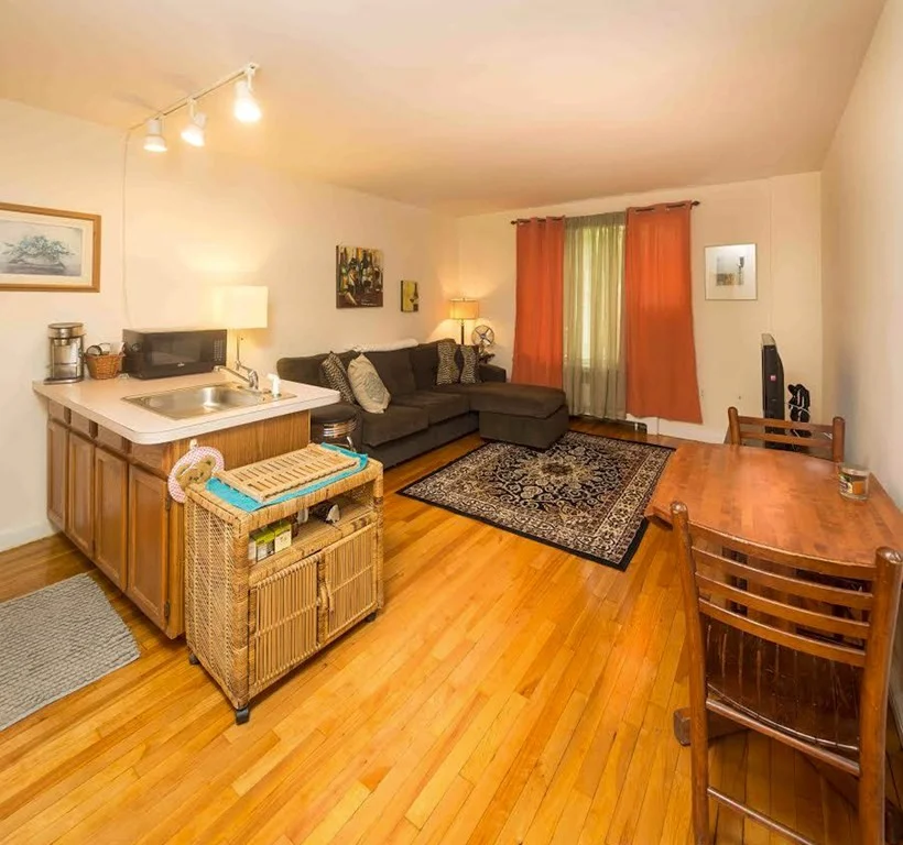 1 bed, 1 bath apartment for rent at 146 Beaconsfield Rd Unit 6, Brookline Village — photo 2 of 5