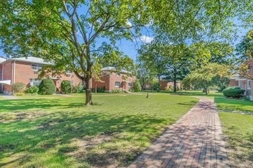 2 bed, 1 bath apartment for rent at 146 Bishop Dr Unit 146, Framingham — photo 12 of 14