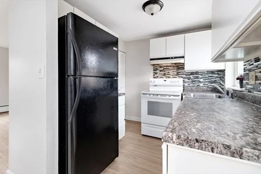 2 bed, 1 bath apartment for rent at 146 Bishop Dr Unit 146, Framingham — photo 3 of 14