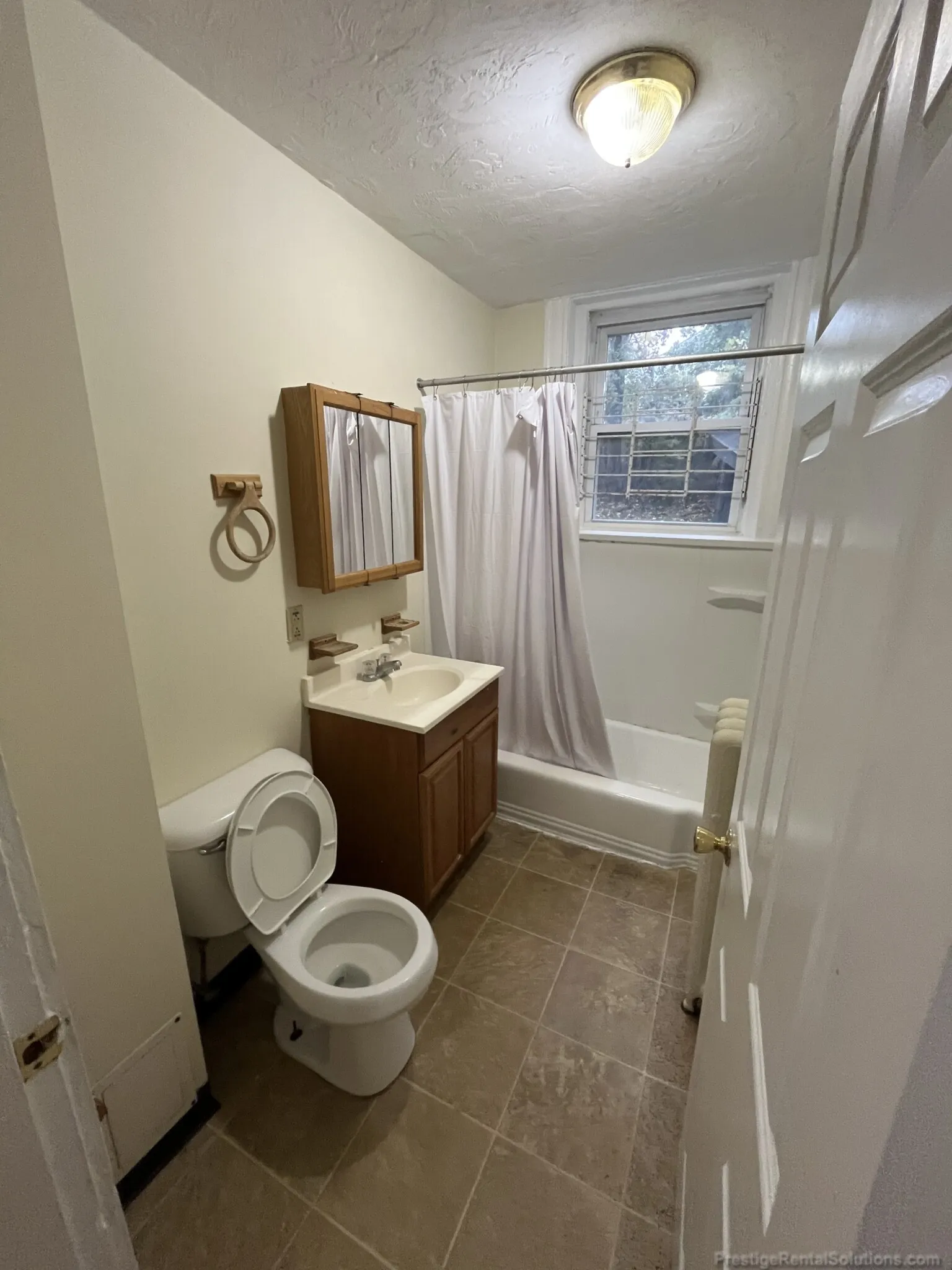 4 bed, 2 bath apartment for rent at 146 Chiswick Rd Unit 1, Brighton — photo 13 of 29