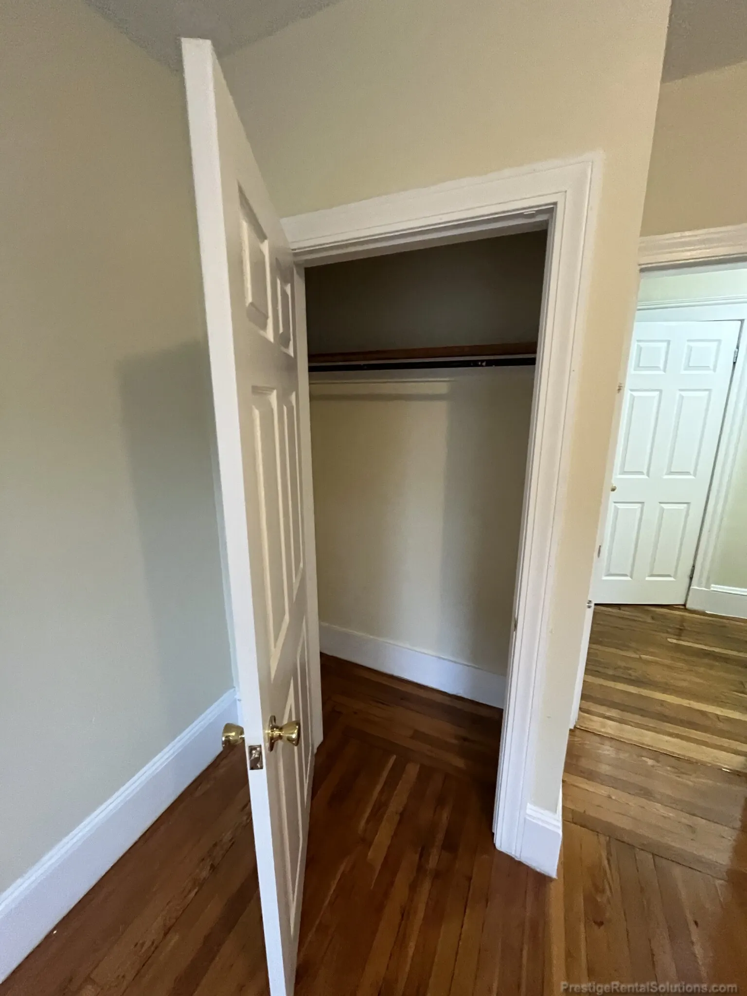 4 bed, 2 bath apartment for rent at 146 Chiswick Rd Unit 1, Brighton — photo 5 of 29