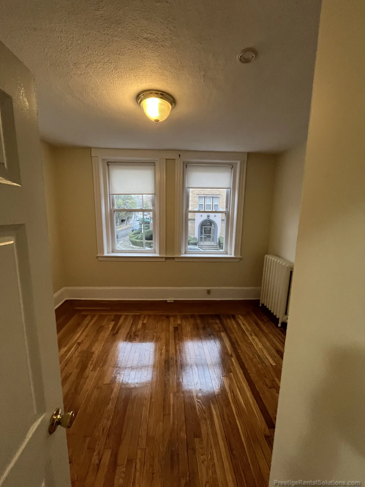 4 bed, 2 bath apartment for rent at 146 Chiswick Rd Unit 1, Brighton — photo 4 of 29